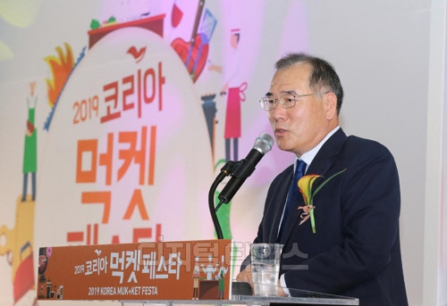 14일 서울 서초구 aT센터에서 열린 '코리아 먹켓 페스타'에 참석한 이개호 농림축산식품부 장관. 농림축산식품부 제공